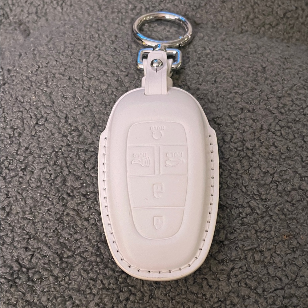 Chic White Leather Key Holder